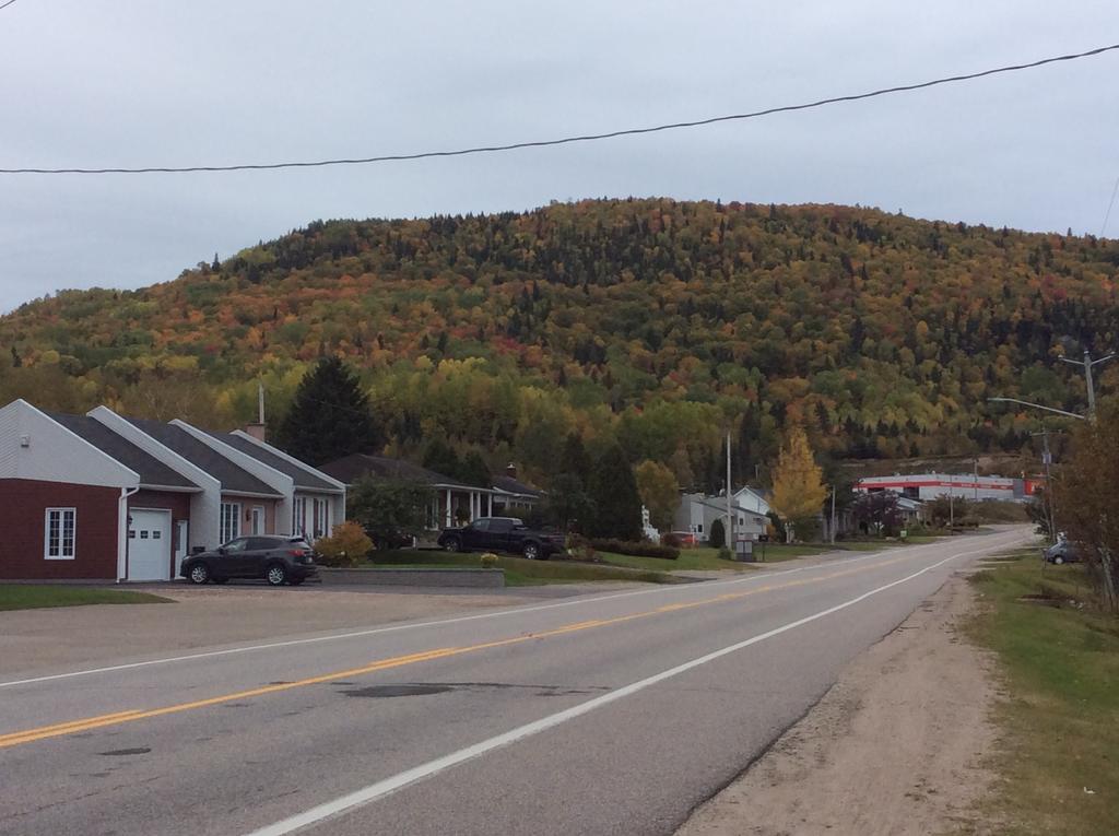 Camping Le 4 Chemins LʼAnse-Saint-Jean Kamer foto
