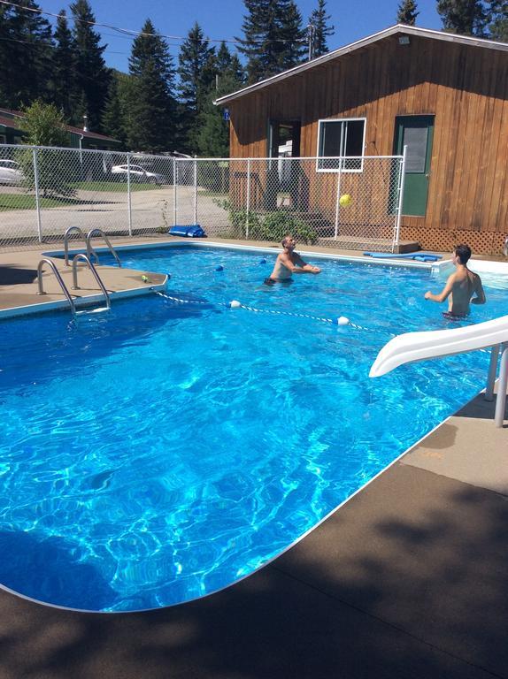 Camping Le 4 Chemins LʼAnse-Saint-Jean Kamer foto