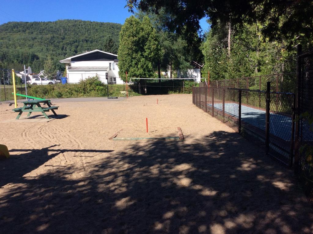 Camping Le 4 Chemins LʼAnse-Saint-Jean Kamer foto