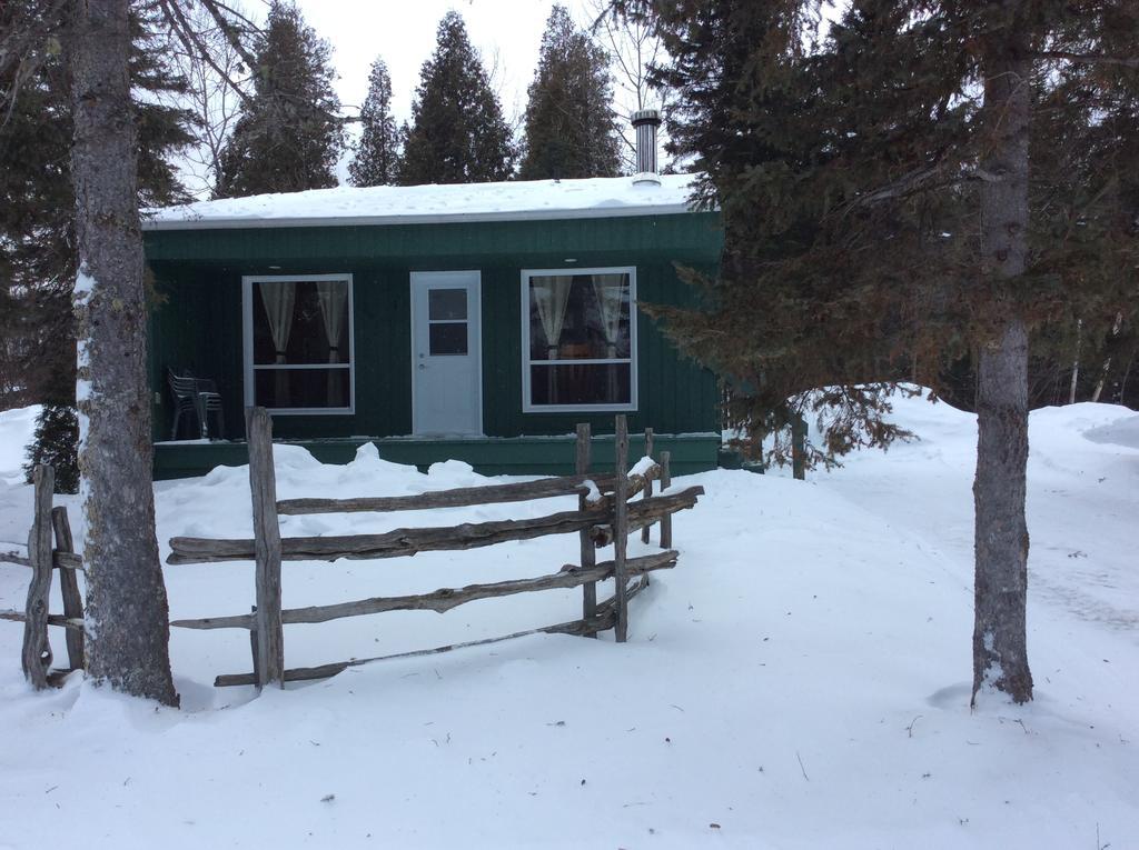 Camping Le 4 Chemins LʼAnse-Saint-Jean Buitenkant foto