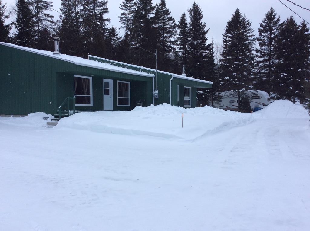 Camping Le 4 Chemins LʼAnse-Saint-Jean Buitenkant foto