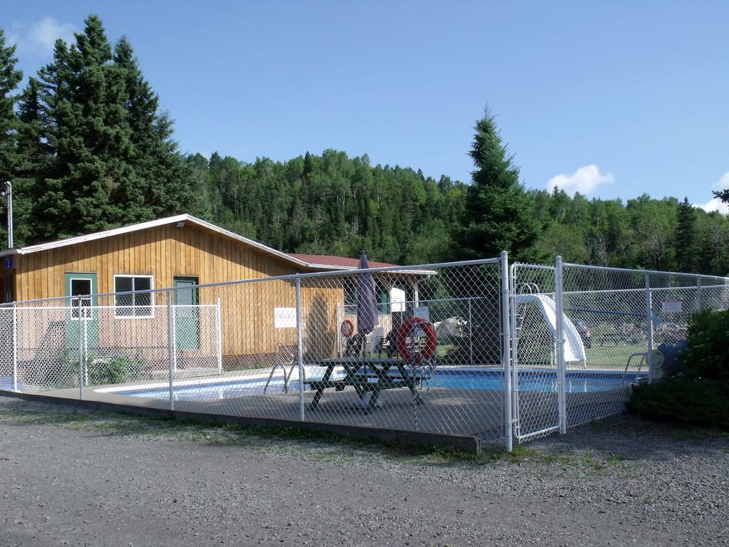 Camping Le 4 Chemins LʼAnse-Saint-Jean Kamer foto