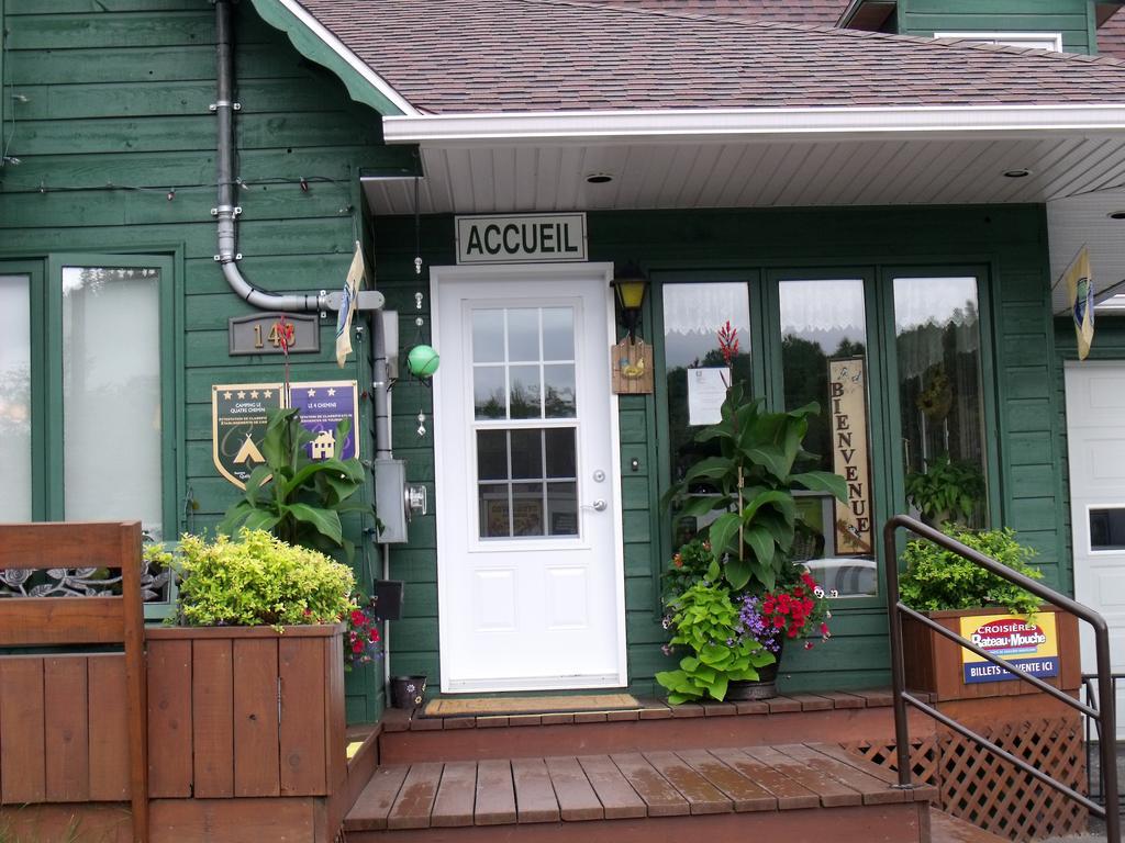 Camping Le 4 Chemins LʼAnse-Saint-Jean Kamer foto